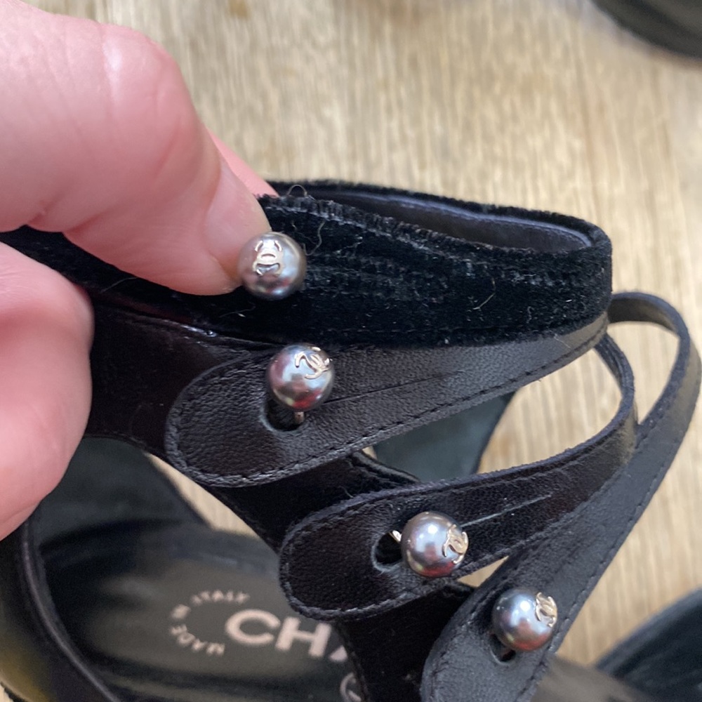 Chanel Leather Heels with Velvet Toe - Picture 3 of 6